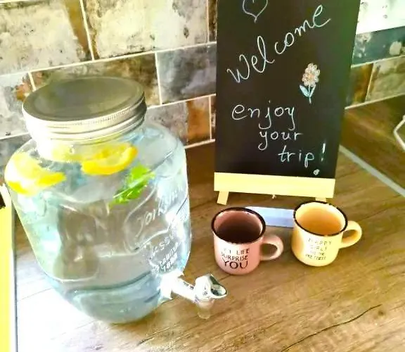 River House Apartment *