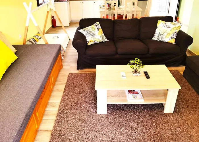 River House Apartment *